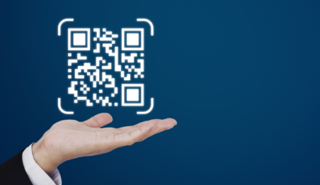How are QR codes used in omnichannel marketing?